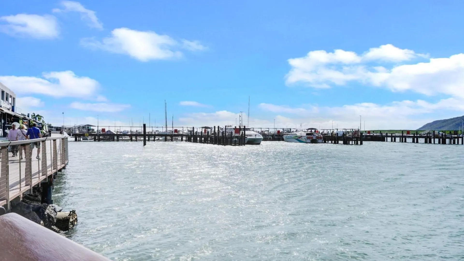 Дом отдыха Вилла 1101 Harbour Lights With Ocean Views Кэрнс